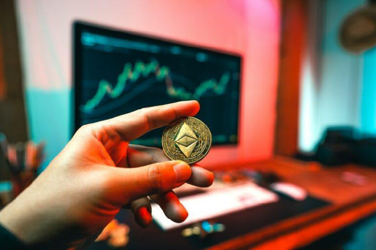Technical Indicator Predicts Ethereum ($ETH) Price May Reach $5,400 in 2021